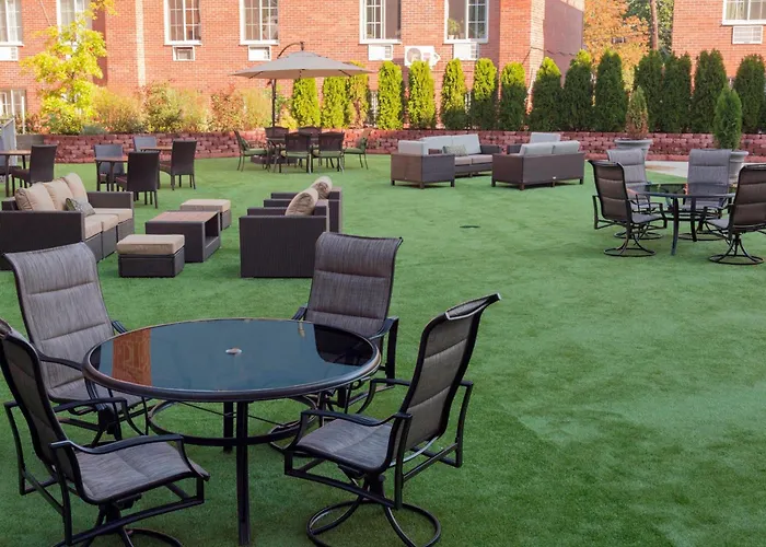 Courtyard New York Queens Fresh Meadows
